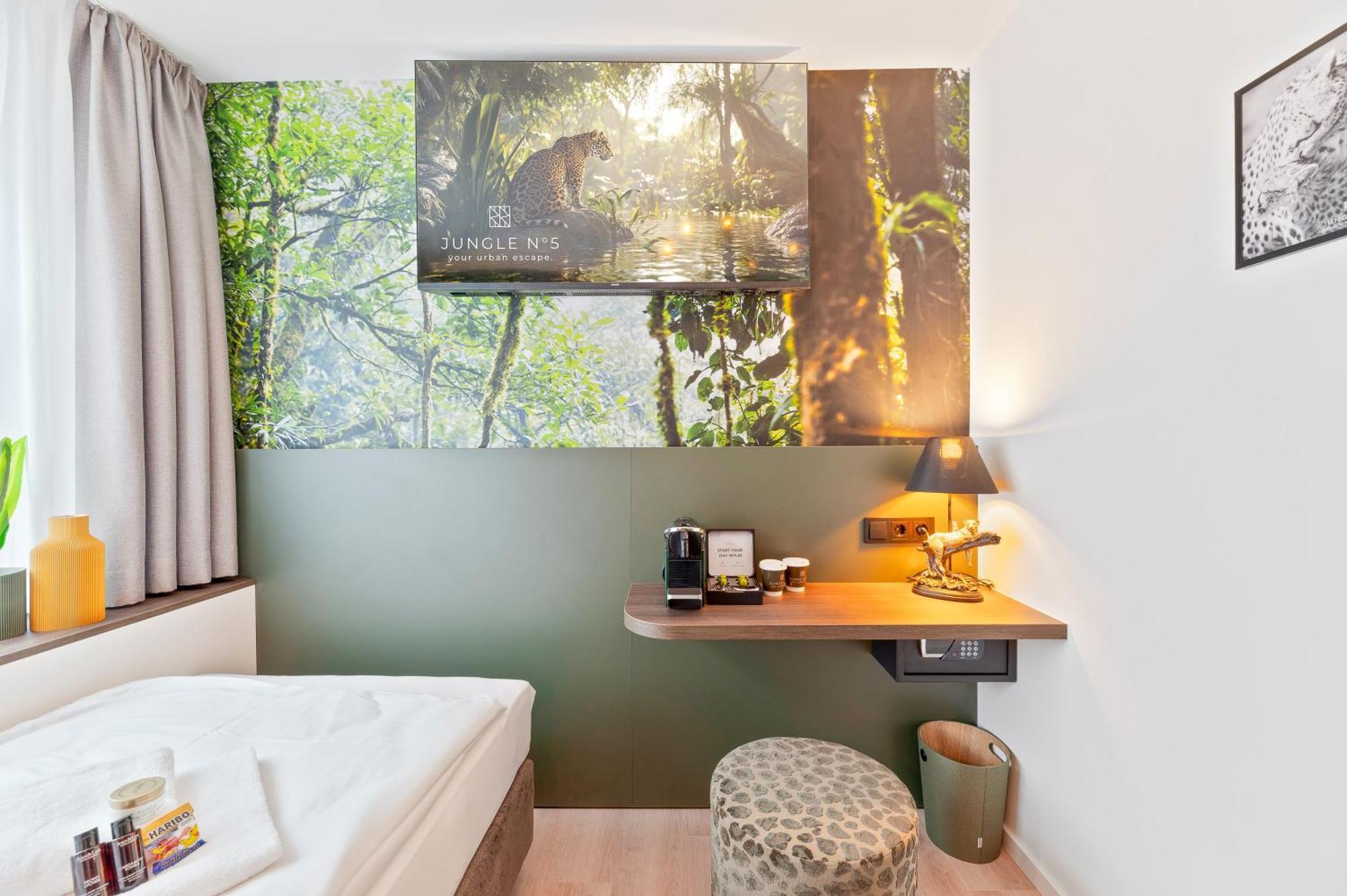 Jungle No5 Boutique Hotel - Stuttgart City-Center Estugarda Exterior foto